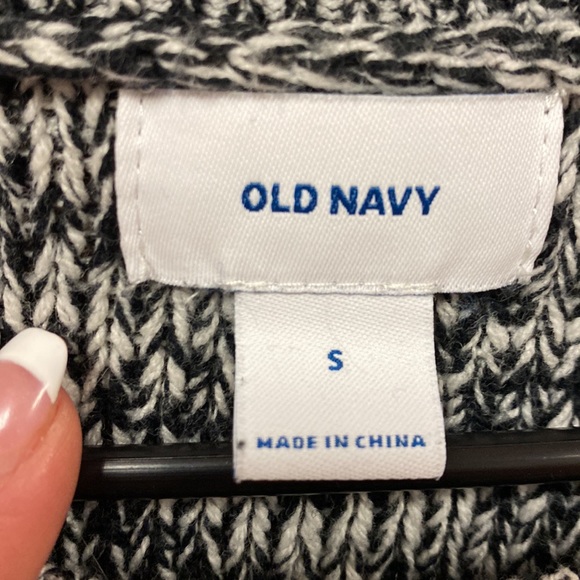 Old Navy sweater size small. - Picture 3 of 3